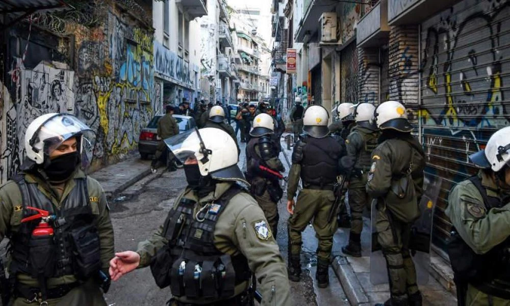 Διπλή επιχείρηση ανακατάληψης κτιρίων της ΕΛΑΣ σε Κυψέλη και Εξάρχεια